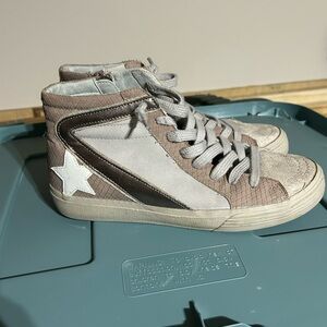 ShuShop Kids High-Top Sneakers in Brown and White